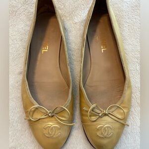Chanel Patent Gold Interlocking C Ballet Flats